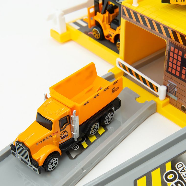 Smiki, Budowa, parking z pojazdami, 33 elementy