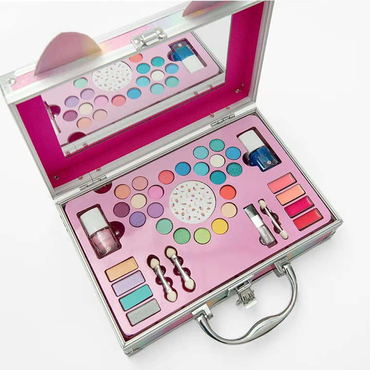 Smiki, Kot, zestaw kosmetyków do makijażu w walizce