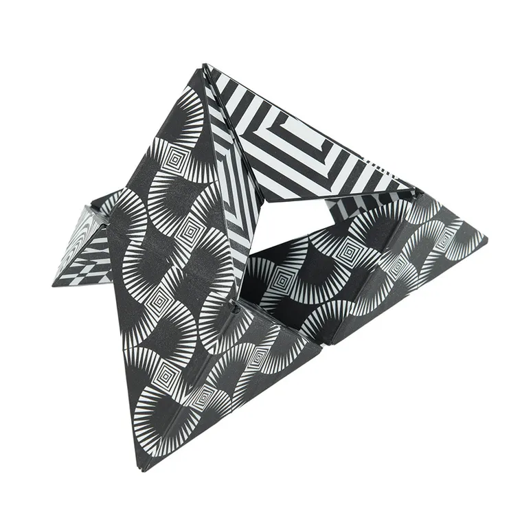 Smiki, magiczna kostka, łamigłówka