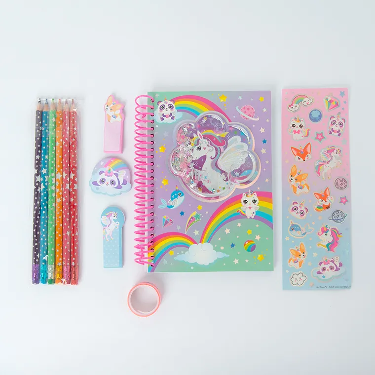 Smiki, notatnik z kredkami i akcesoriami