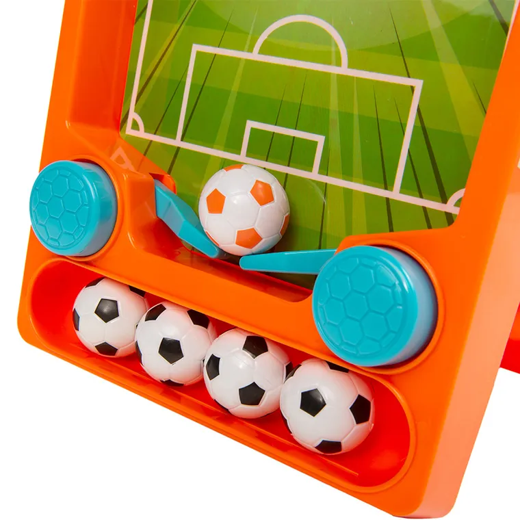 Smiki, Piłka nożna, gra zręcznościowa