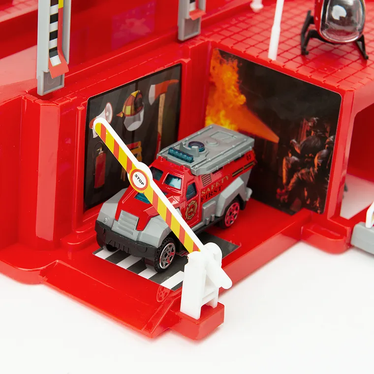 Smiki, Straż pożarna, garaż z pojazdami