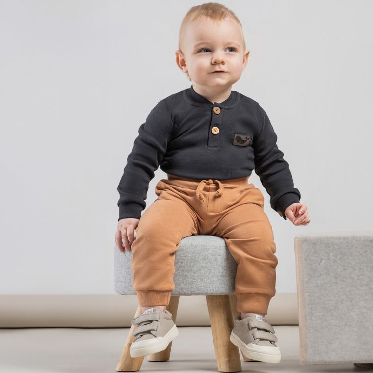 Spodnie dresowe chłopięce, brązowe, Nicol