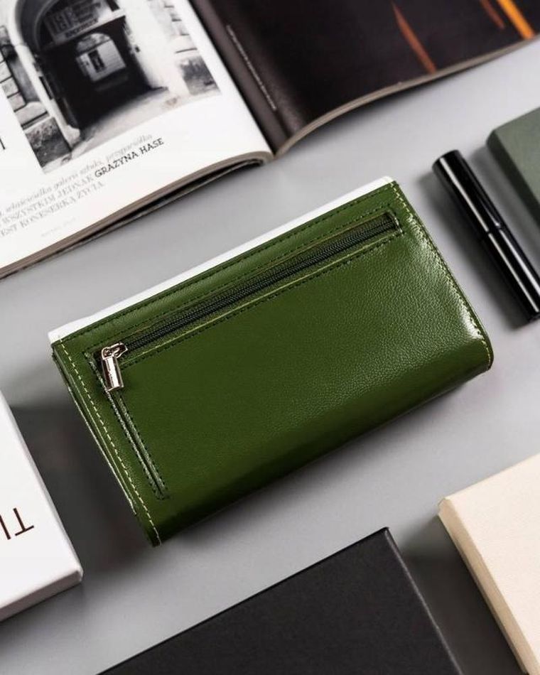 Średnich rozmiarów portfel damski ze skóry naturalnej, Peterson