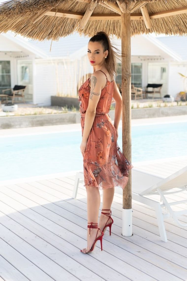 Sukienka damska na ramiączka, różowa, kwiaty, Merribel