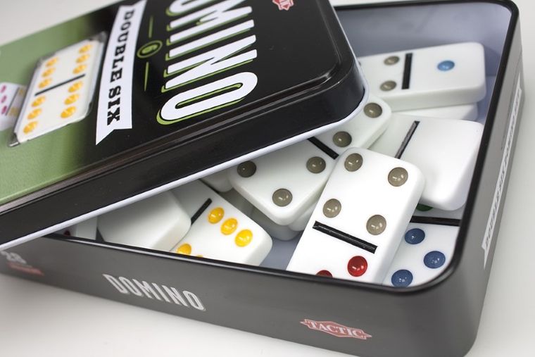 Tactic, Domino Deluxe, klasyczne, szóstkowe, gra logiczna w metalowej puszce