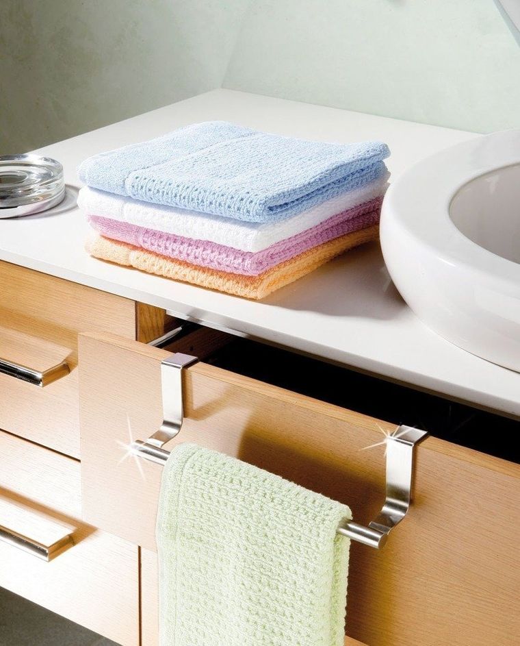 Teleskopowy wieszak na szafkę