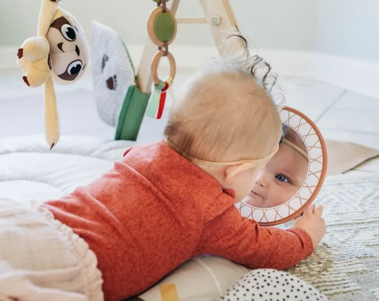 Tiny Love, Boho Chic, gimnastyka, mata dla bobasa z drewnianym stojakiem