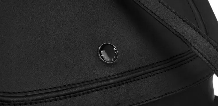 Torebka listonoszka, czarna, skórzana, Peterson