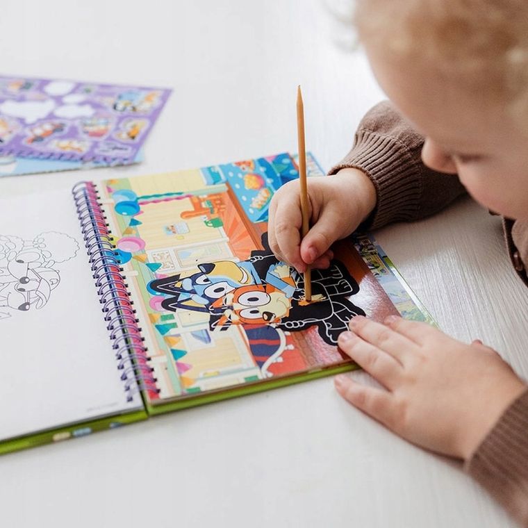 Totum, Bluey, wydrapywanka kolorowanka z naklejkami, zestaw kreatywny