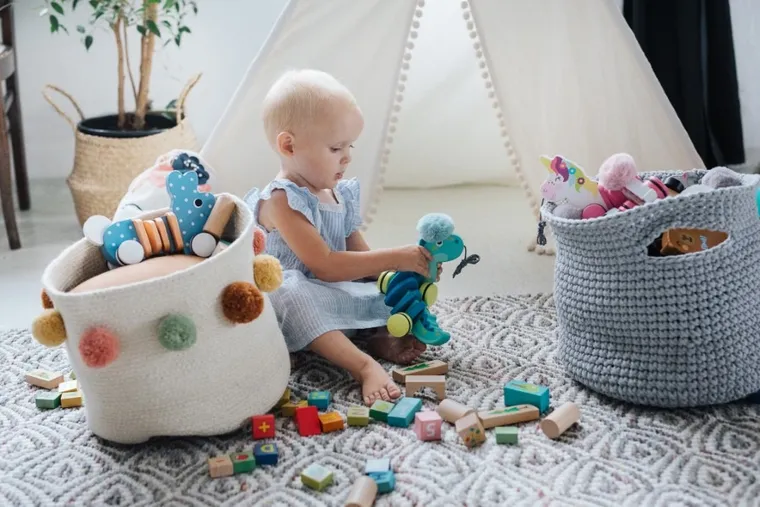 Trefl, Króliczek Wędrowniczek, zabawka drewniana do ciągnięcia