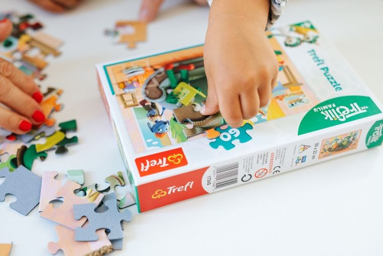 Trefl, Rodzina Treflików, Wspólne czytanie bajek, puzzle, 60 elementów