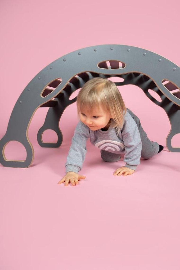 tupti.wood, duży bujak montessori z uchwytami, szary