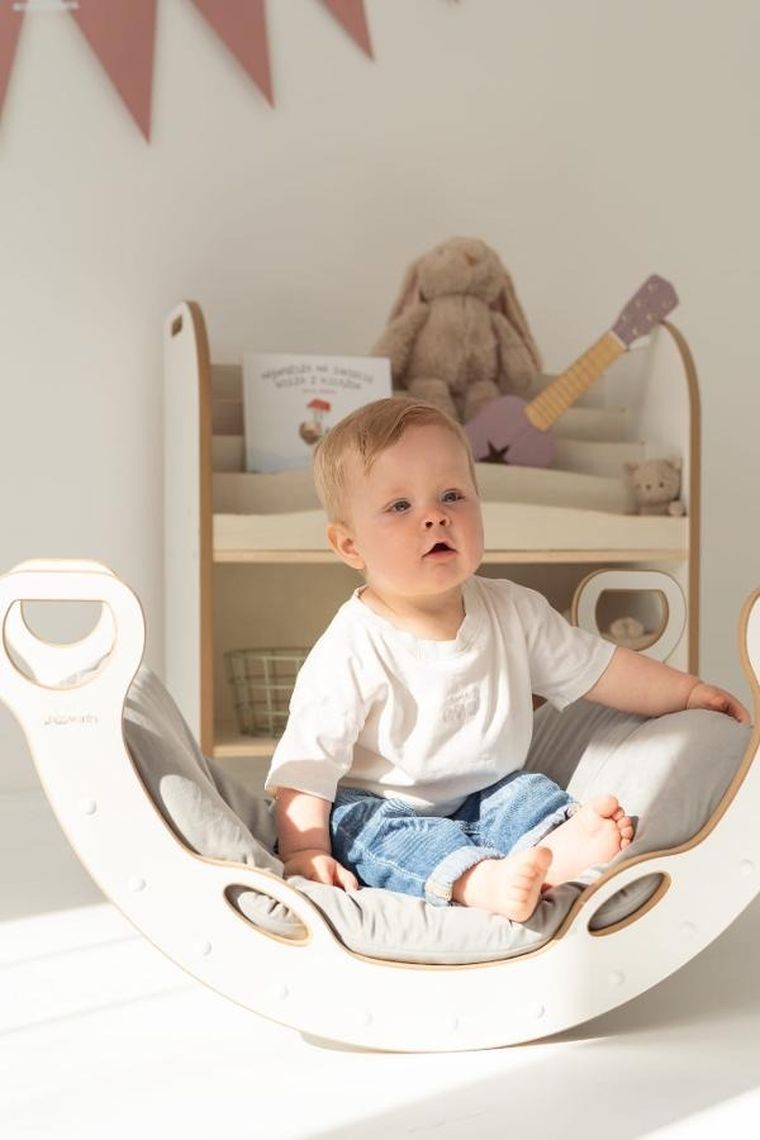 tupti.wood, poduszka do bujaka montessori, materac do małego bujaka, szary