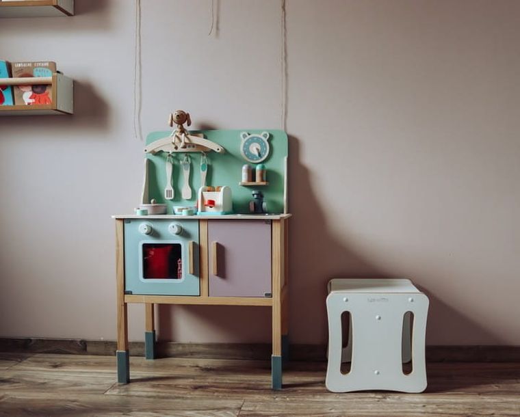 tupti.wood, Smally, 2w1: krzesełko, stolik