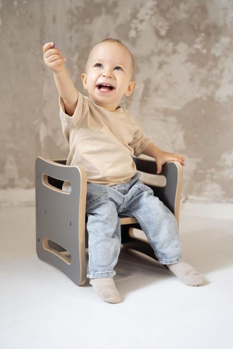 tupti.wood, Smally, 2w1: krzesełko, stolik, szare