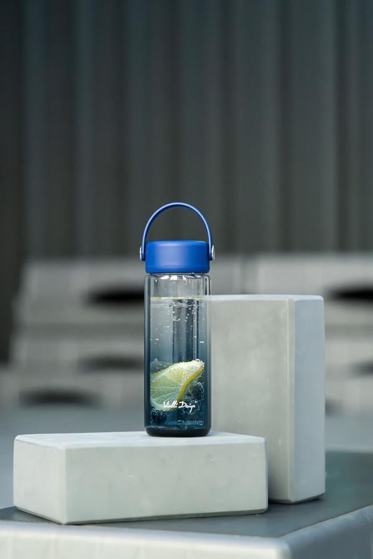 Vialli Design, Fuori, butelka z podwójną ścianką i zaparzaczem, granatowa, 350 ml