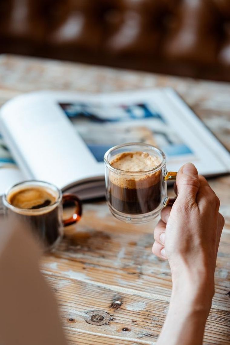 Vialli Design, komplet 2 szklanek z podwójną ścianką do espresso Amber, 80 ml