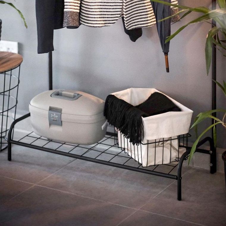 Vilde, podłogowy wieszak na ubrania, metalowy, czarny, 85-35-147 cm