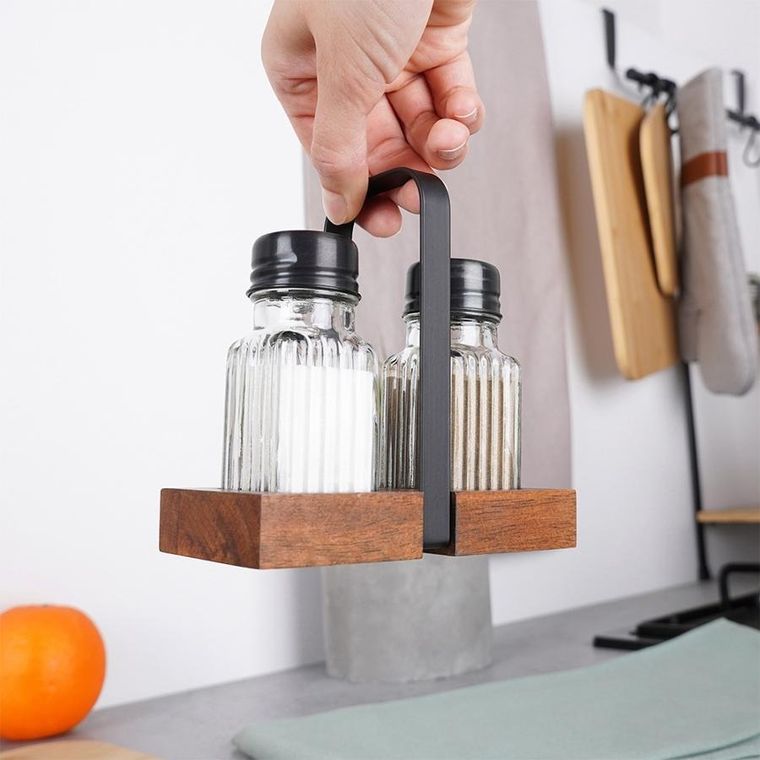 Vilde, solniczka i pieprzniczka ze stojakiem, 3 elementy