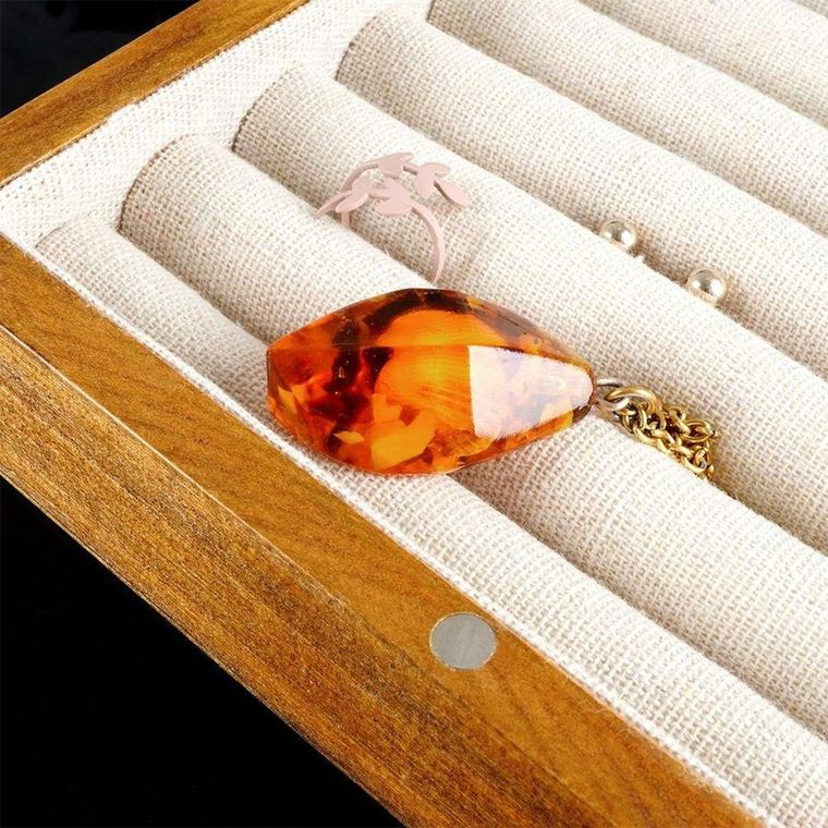 Vilde, szkatułka drewniana ze szklaną szybką, 18-12-5 cm