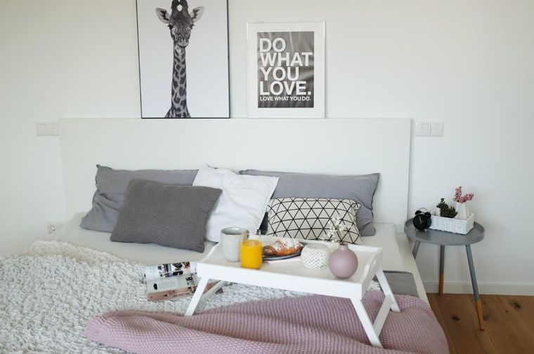 Zeller, uniwersalny stolik ze składanymi nóżkami, biały