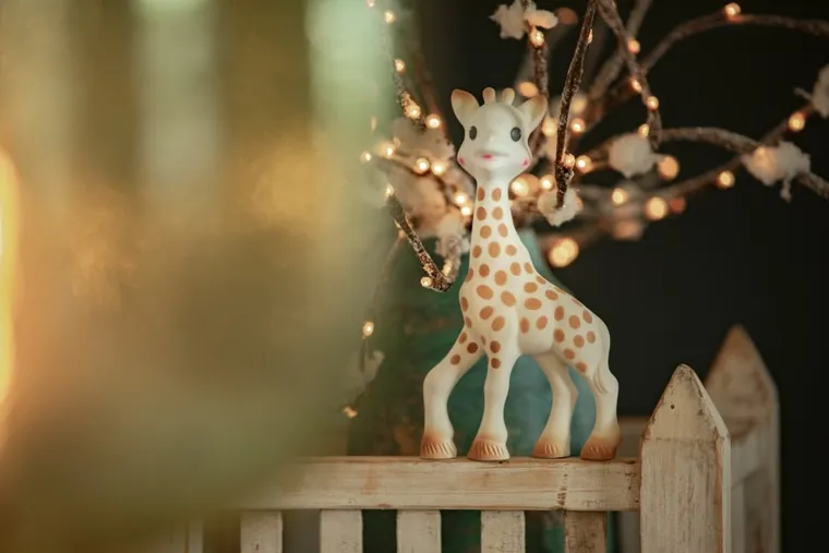 Żyrafa Sophie, zestaw Sophie z grzechotką i gryzakami, w bawełnianej torbie