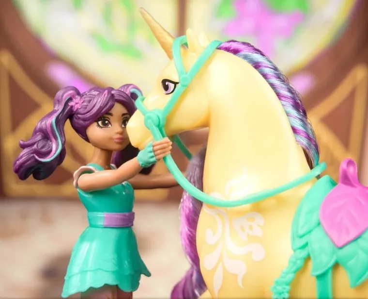 Akademia Jednorożców, lalka Ava i jednorożec Listek