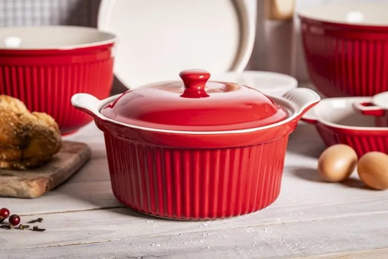 Altom Design, Red Chilli, naczynie ceramiczne do zapiekania z pokrywką, 27,5-22,5-12 cm, 2,2l