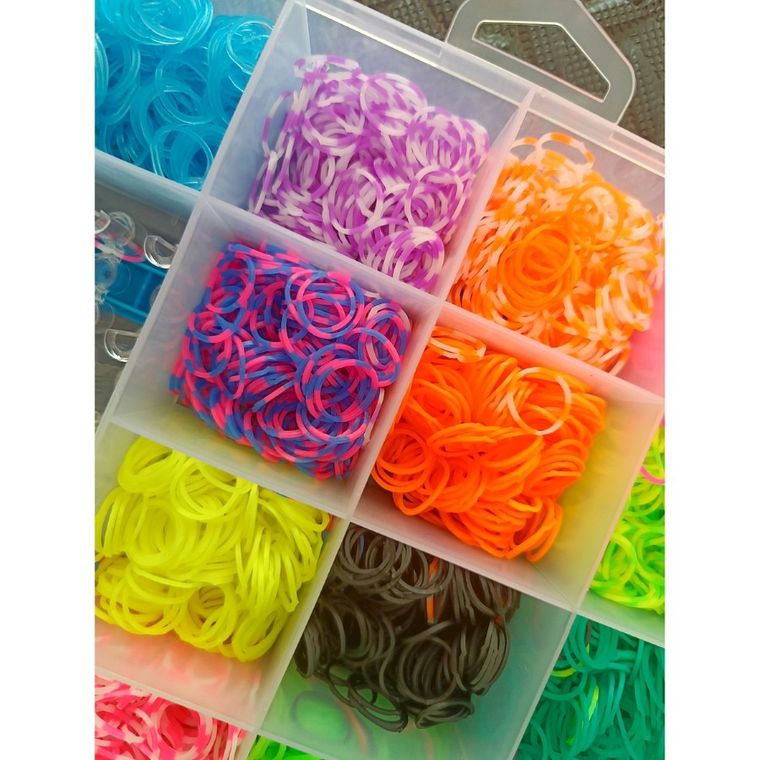 Anek dla Dzieci, kolorowe gumki w walizce