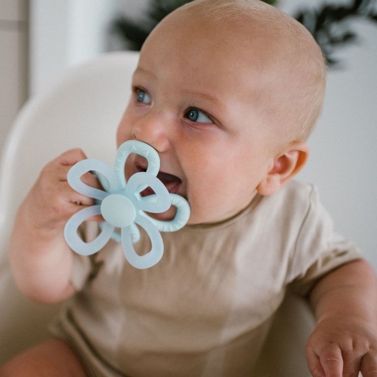 BabyOno, Kwiatek, gryzak silikonowy, niebieski