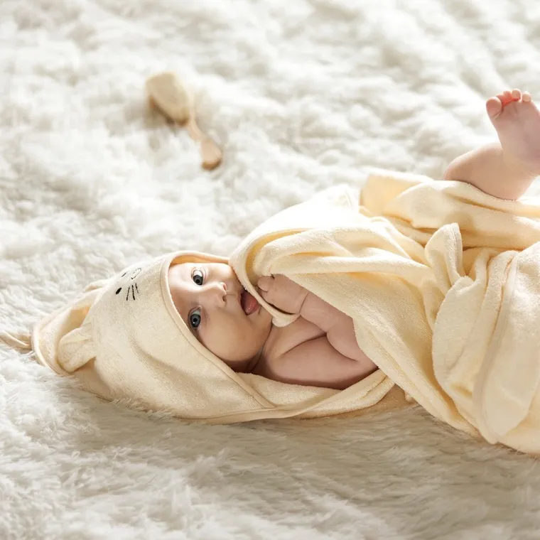 BabyOno, okrycie kąpielowe bambusowe z kapturkiem, kremowe, 100-100 cm