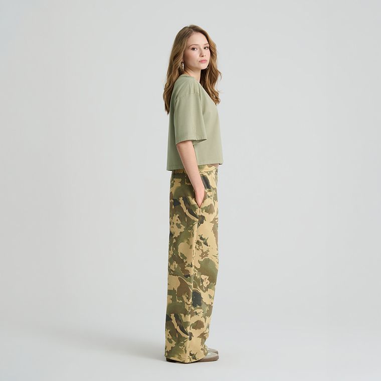 Bawełniany t-shirt o krótszym kroju boxy NOWEAR