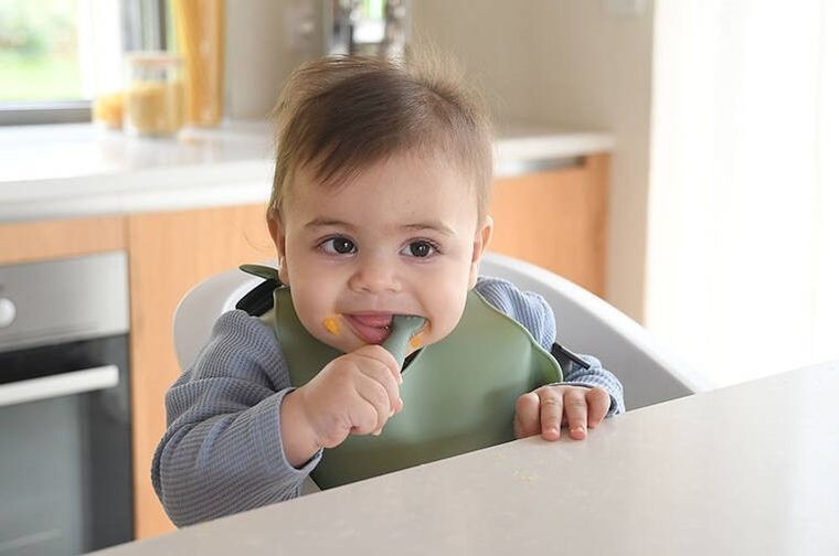 Beaba, silikonowe łyżeczki, gryzak, szałwiowa zieleń, szary, 2 szt.