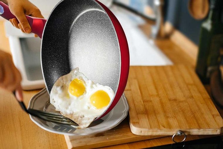 Berlinger Haus, Burgundy, zestaw: garnki granitowe z pokrywą + patelnie + akcesoria, 16 elementów