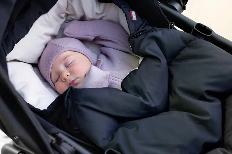 BeSafe Voksi, Explorer, śpiworek do fotelika i wózka, czarny