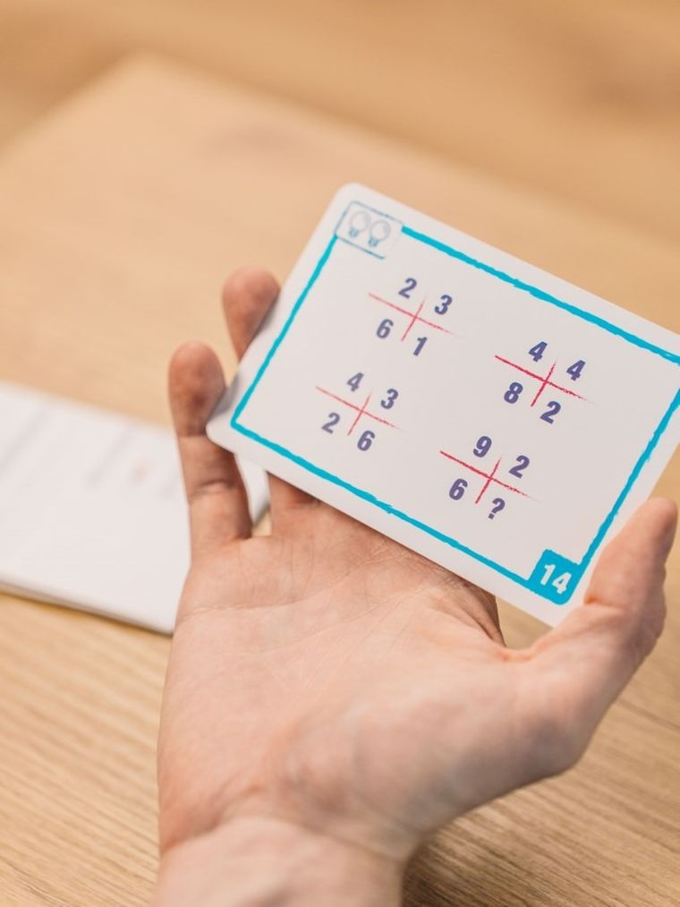 Brain Games, Logic Cards, Yellow, gra karciana