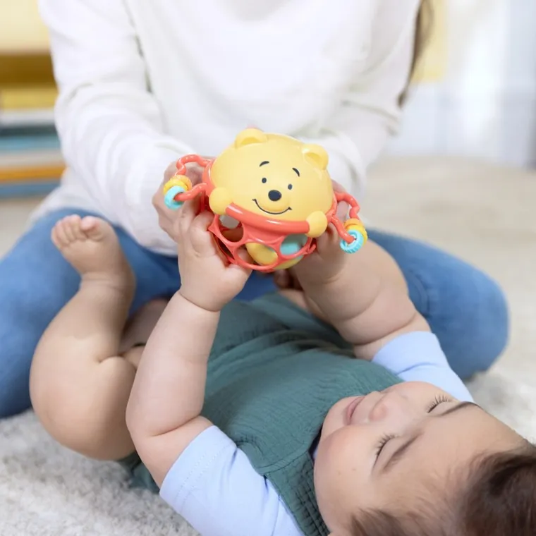 Bright Starts, Kubuś Puchatek, Jingle & Shake, grzechotka sensoryczna, oball