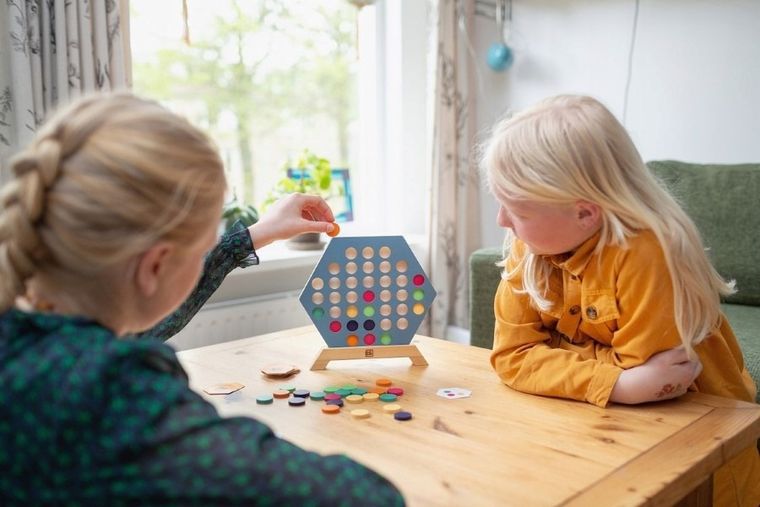 BS Toys, 3 w rzędzie, drewniana gra