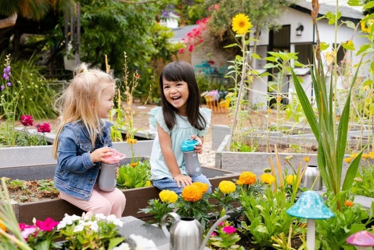 Chicco, bidon z miękkim ustnikiem, niebieski, 350 ml, 2l+