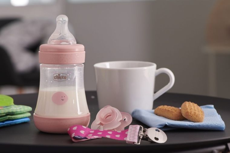 Chicco, Perfect5, Girl, zestaw dla noworodka: butelka Perfect5 + smoczek Mini Soft + tasiemka