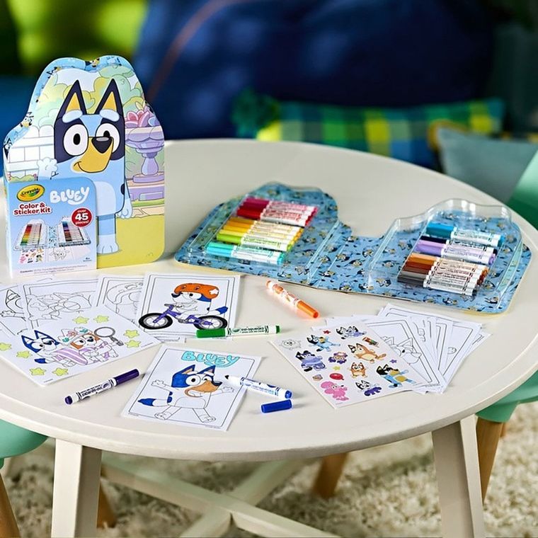 Crayola, Bluey, zestaw artystyczny z kolorowankami, naklejkami i flamastrami, 47 elementów