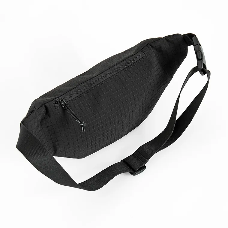 Czarna torba crossbody unisex z regulowanym paskiem NOWEAR