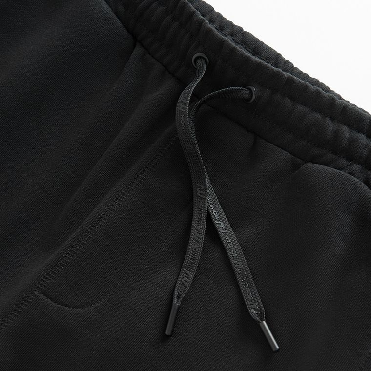 Czarne spodnie dresowe regular NOWEAR