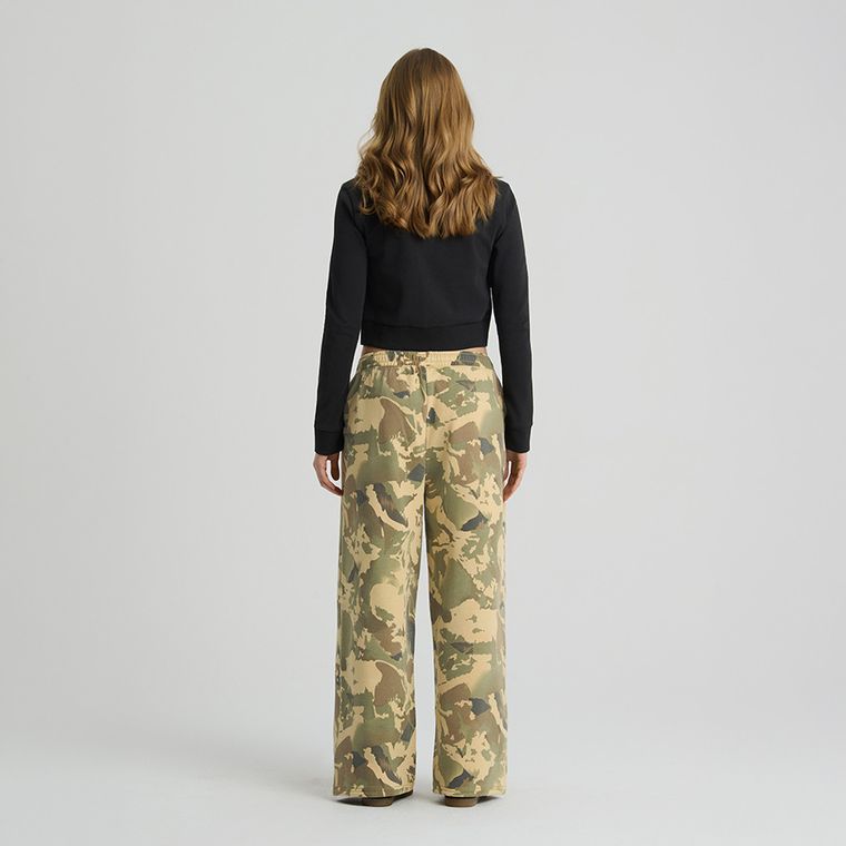 Dopasowana bluza sportowa crop z rozpięciem NOWEAR