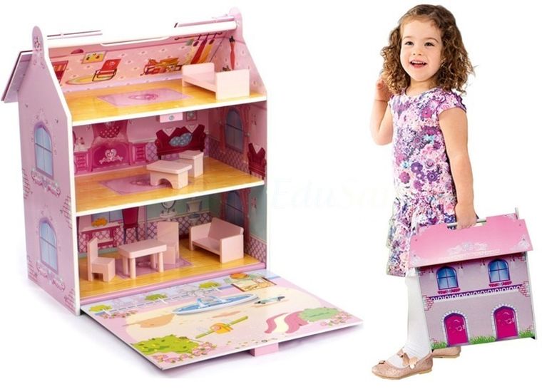 Drewniany domek, walizka