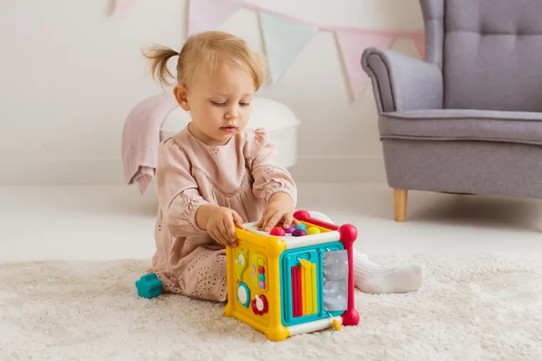 Dumel Discovery, Kostka Motoryczne niespodzianki