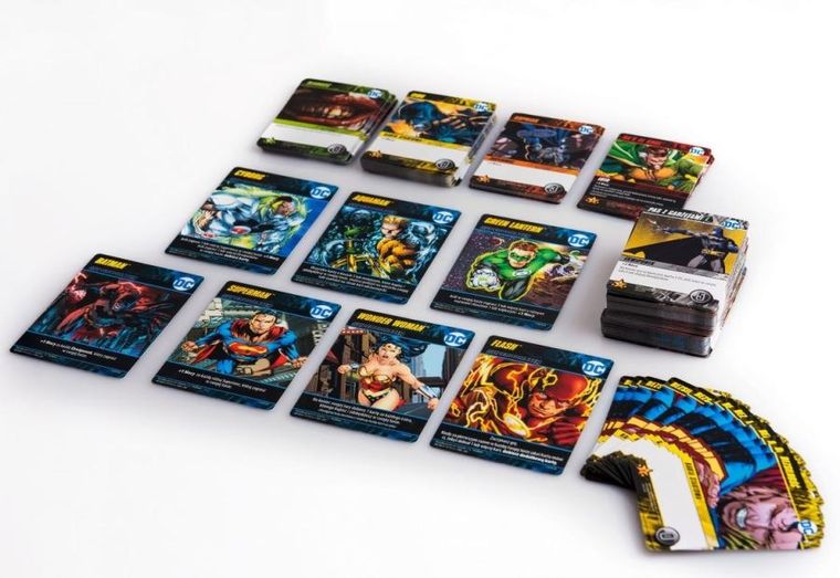 Egmont, Pojedynek Superbohaterów, gra karciana