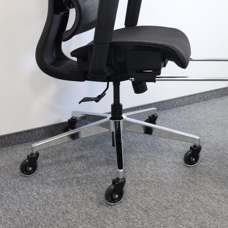 Ergonomiczny fotel biurowy z siatki, czarny