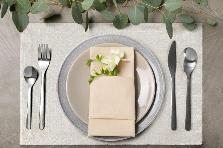 Eurofirany, obrus Ines, 140-180 cm, kremowy